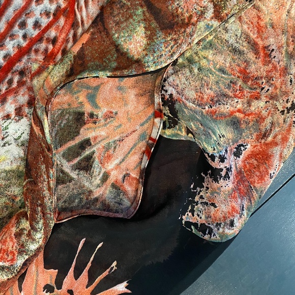 New Look Black Floral Semi-Sheer Lined Poncho - Picture 6 of 8